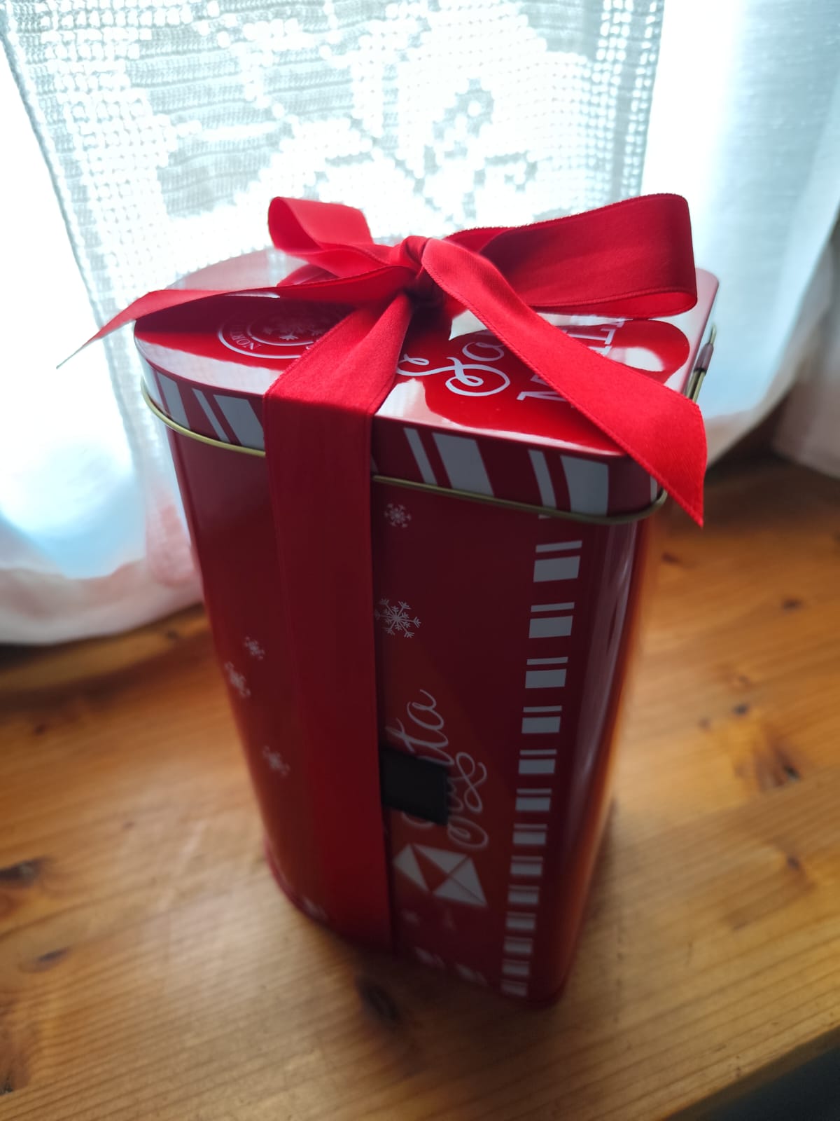 Scatola alimentare in latta con coperchio